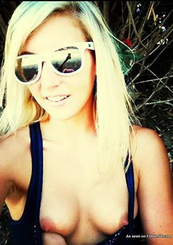 Flaming hot amateur babe's cellphone pics