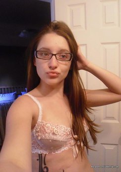 Geeky hottie goes topless while camwhoring